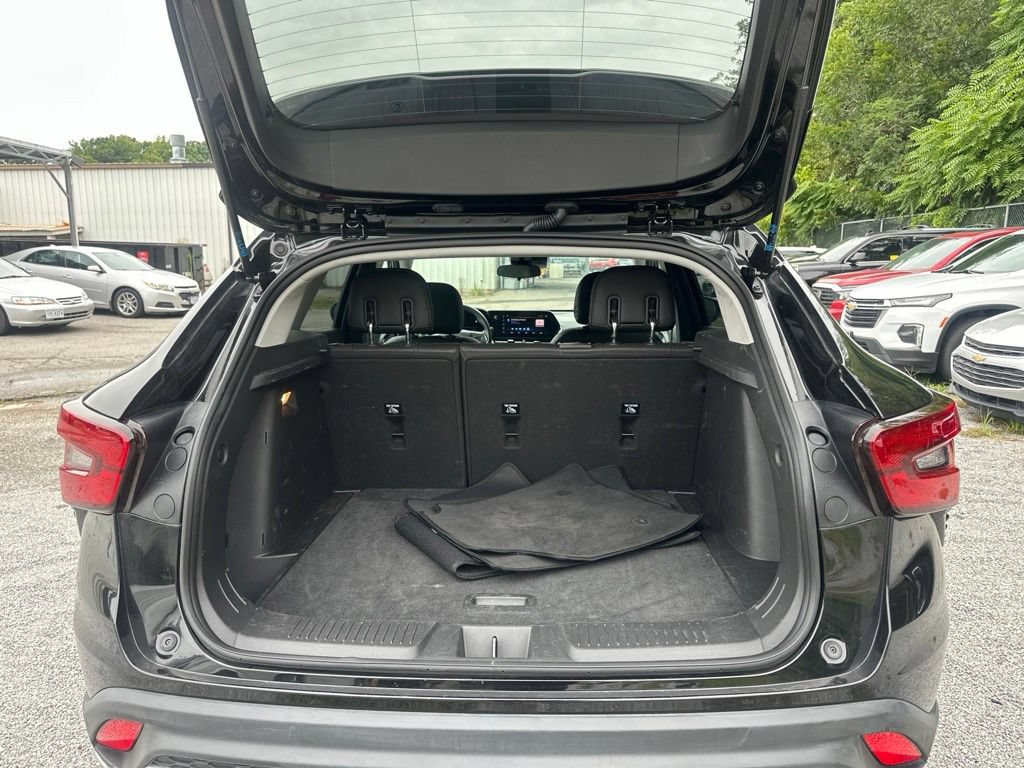 Used 2025 Chevrolet Trax LT FWD image 10