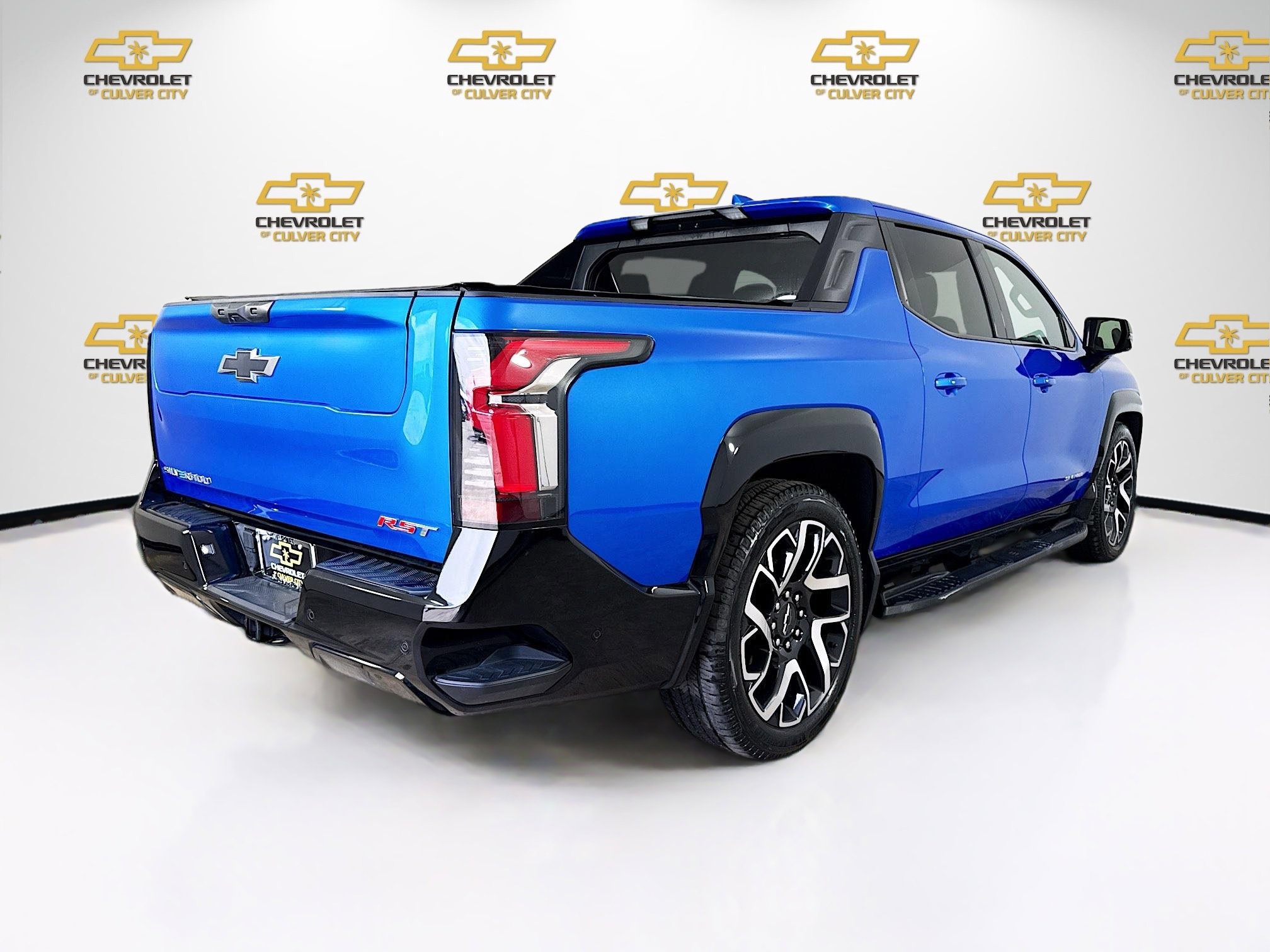 Used 2025 Chevrolet Silverado EV RST AWD/4WD image 7