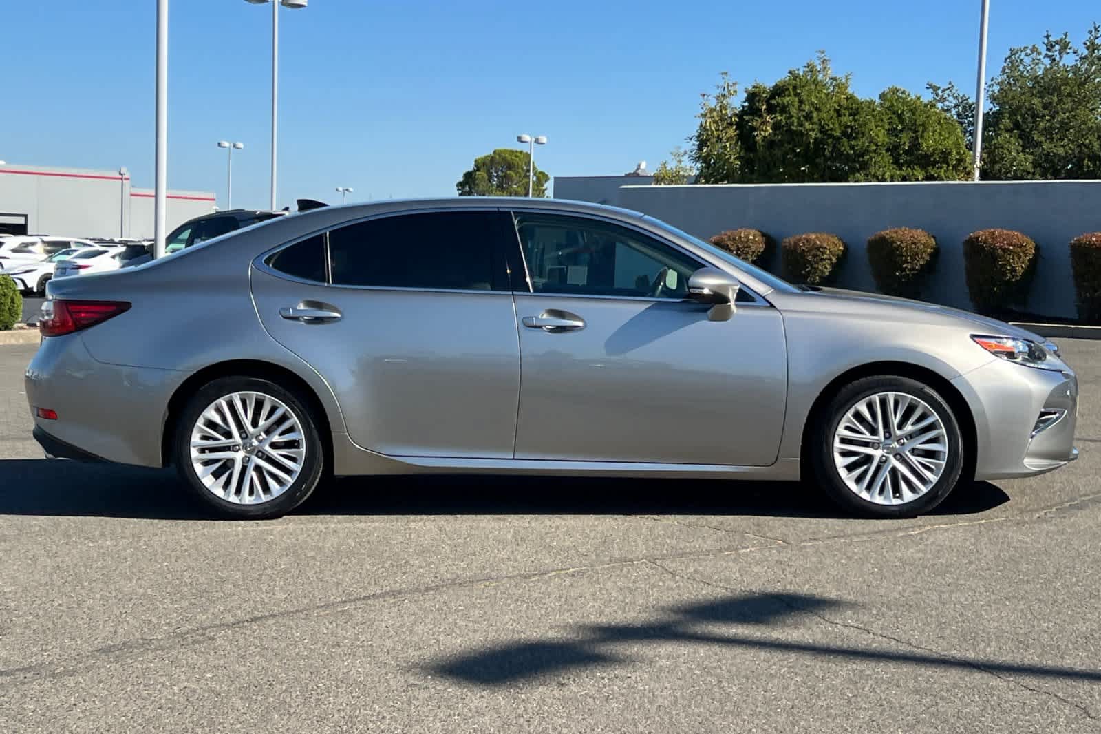 Used 2018 Lexus ES 350 w/ Luxury Package w/Wood Trim FWD image 6