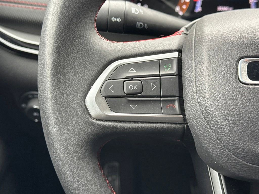 Used 2025 Jeep Compass Trailhawk AWD/4WD image 32