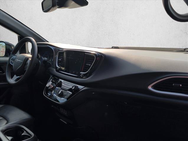 Used 2025 Chrysler Pacifica Select FWD image 29