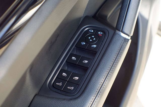 Used 2023 Porsche Cayenne image 34