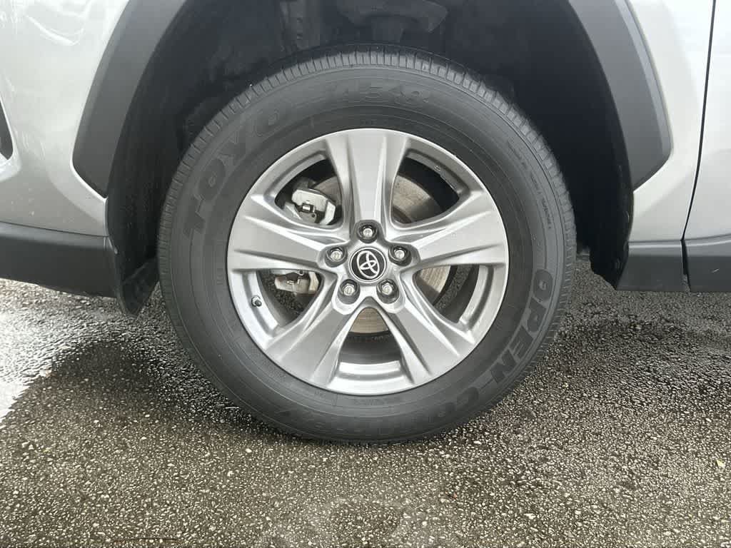 Used 2023 Toyota RAV4 LE AWD/4WD image 10