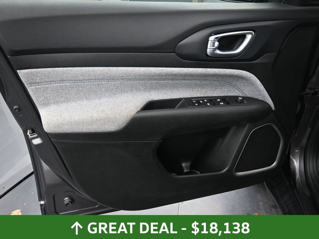 Used 2024 Jeep Compass Latitude image 27