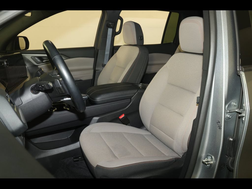 Used 2025 Chevrolet Traverse LT AWD/4WD image 23