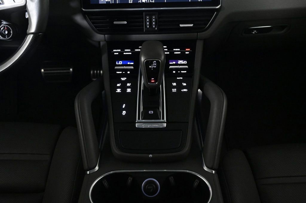 Used 2022 Porsche Cayenne Turbo image 17