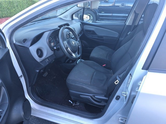 Used 2017 Toyota Yaris L w/ Carpet Mat Package FWD image 11