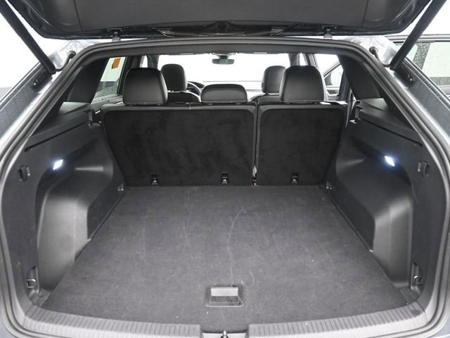 Used 2025 Volkswagen Atlas Cross Sport SE image 6