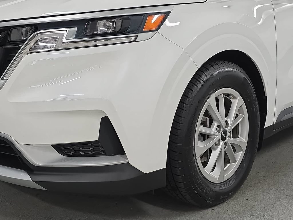 Used 2022 Kia Carnival LX FWD image 11