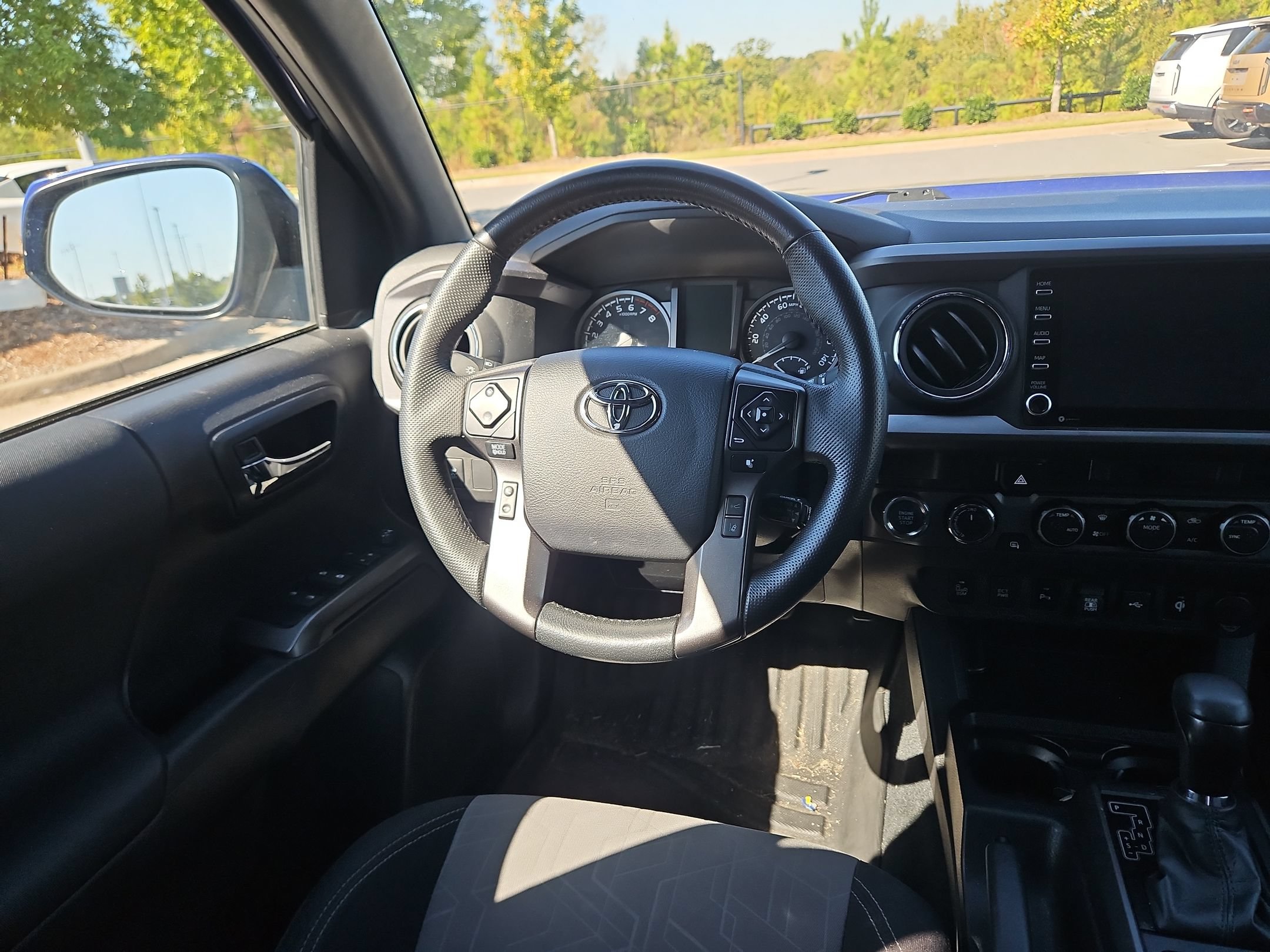 Used 2023 Toyota Tacoma TRD Off-Road w/ Technology Package AWD/4WD image 9