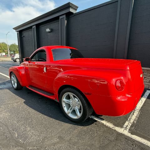 Used 2003 Chevrolet SSR w/ Preferred Equipment Group RWD image 2