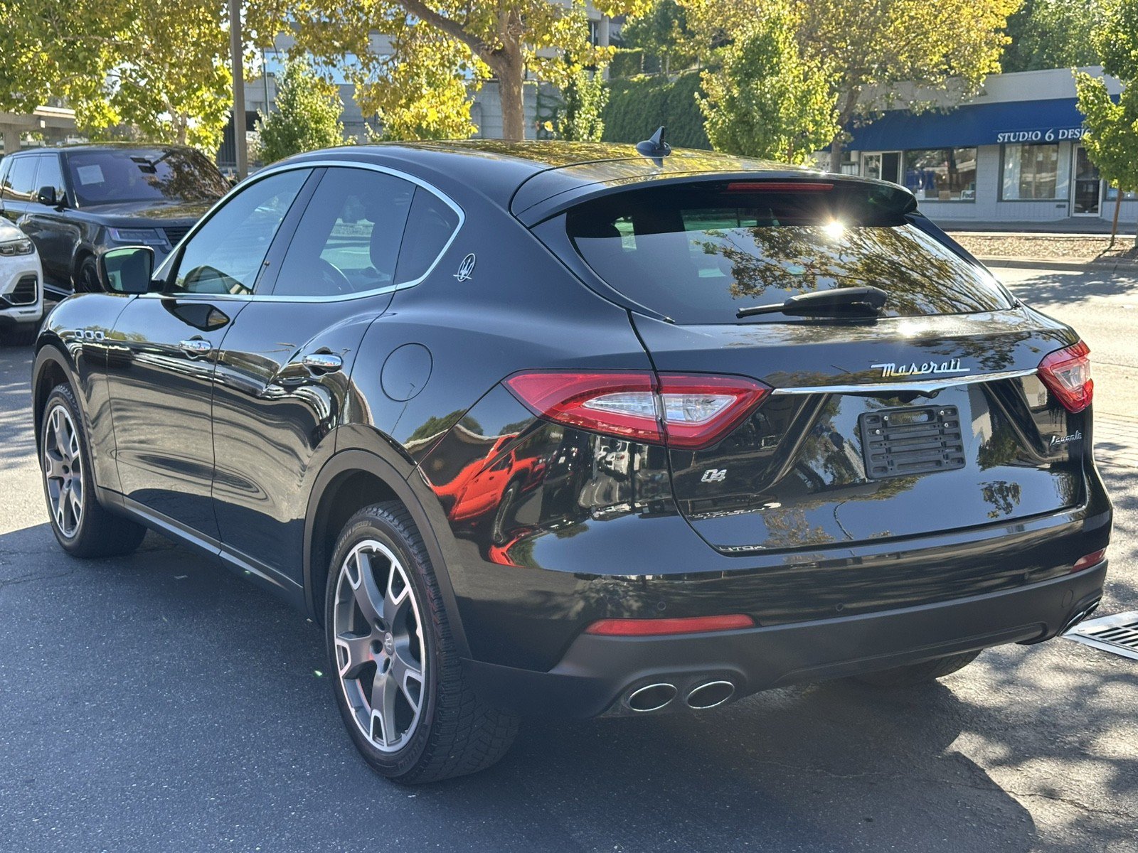 Used 2018 Maserati Levante AWD/4WD image 11