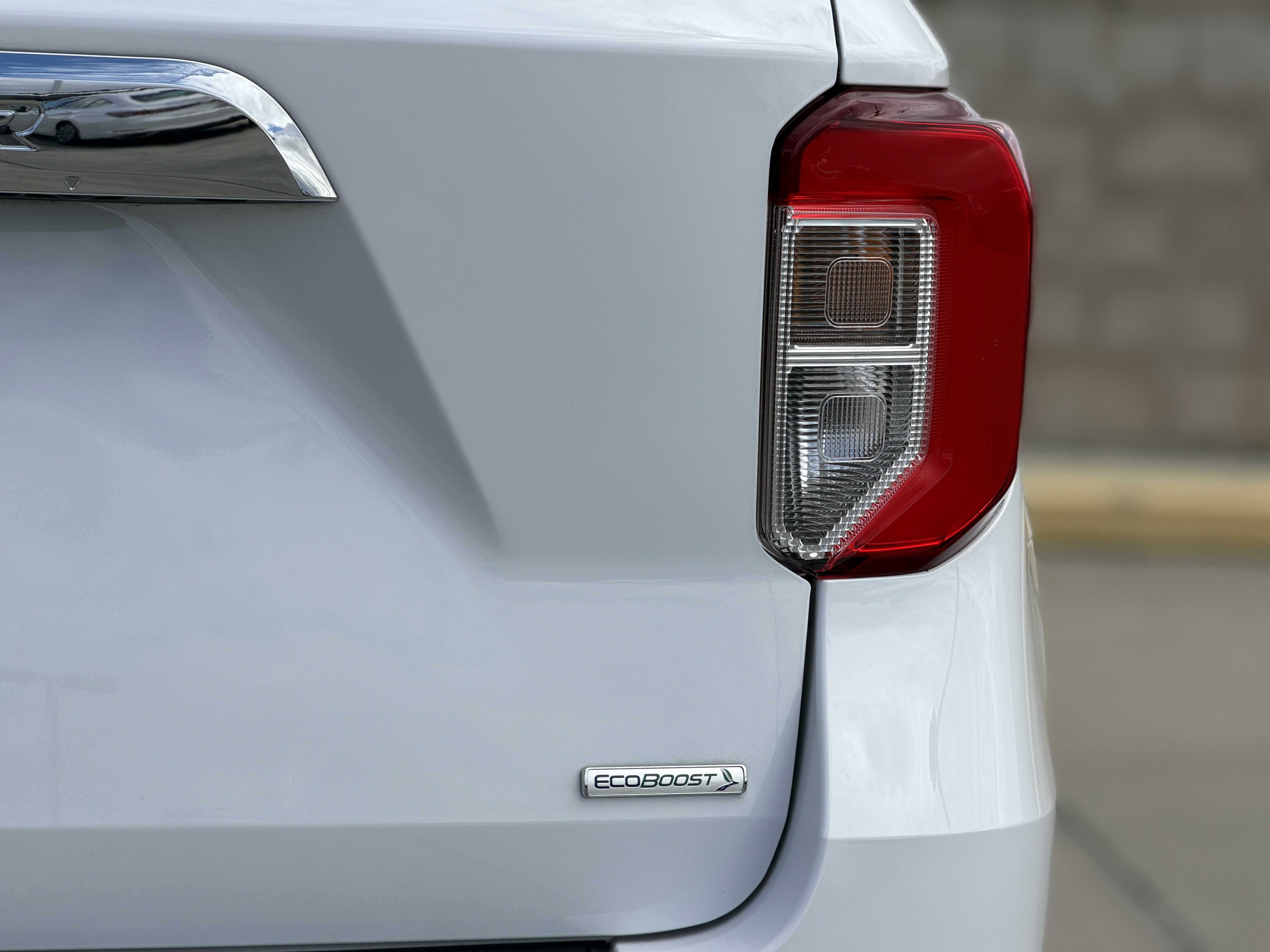 Used 2020 Ford Explorer XLT w/ Equipment Group 202A RWD image 11