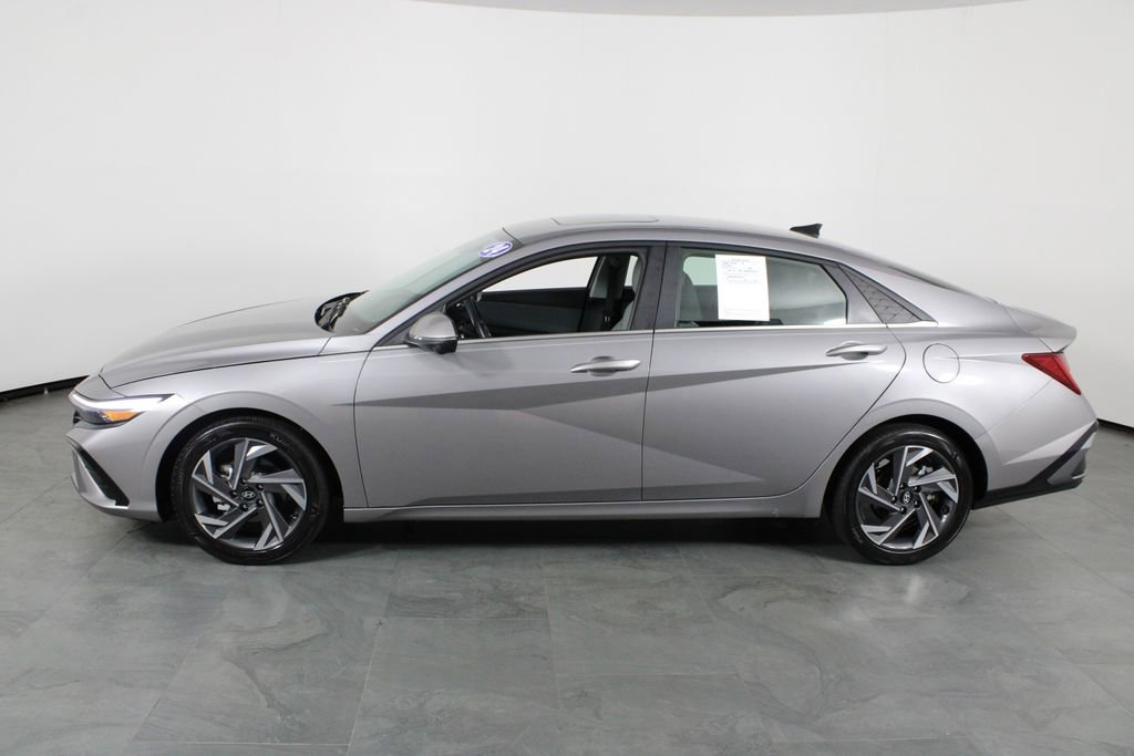 Certified 2024 Hyundai Elantra Limited FWD image 12