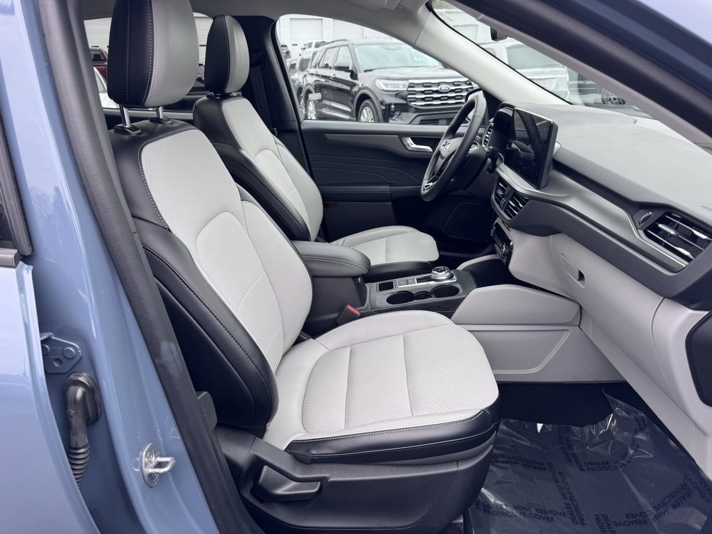 Used 2024 Ford Escape SE image 28