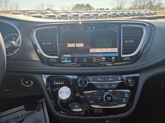 New 2026 Chrysler Pacifica Select FWD image 18