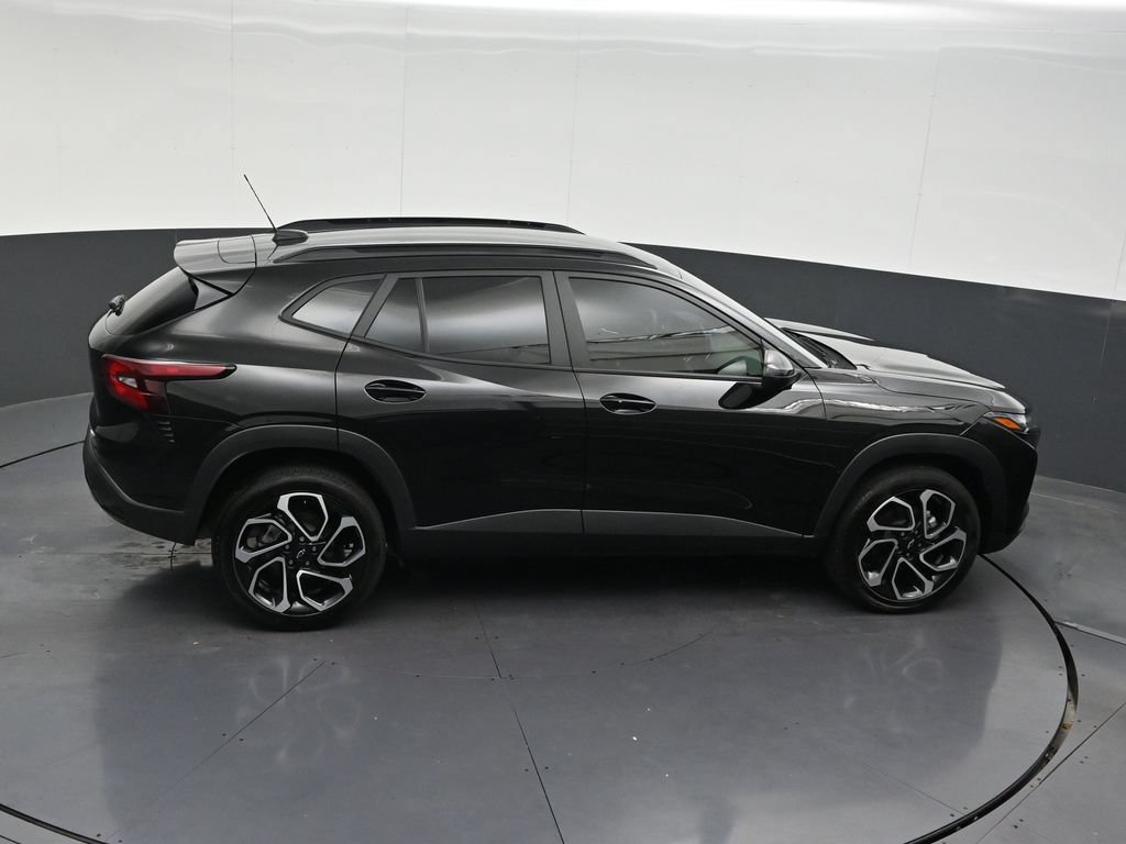 Used 2025 Chevrolet Trax RS FWD image 20