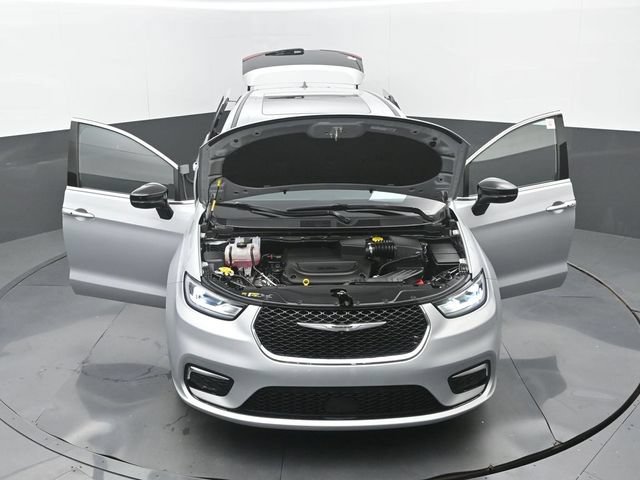 Used 2026 Chrysler Pacifica Limited FWD image 34