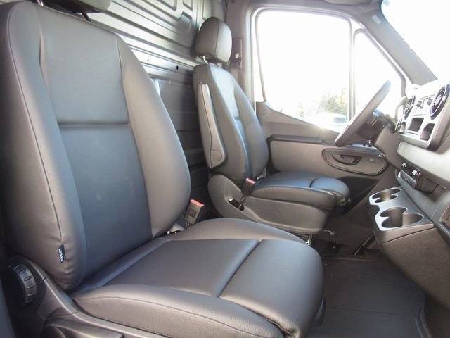 Used 2025 Mercedes-Benz Sprinter 2500 image 17