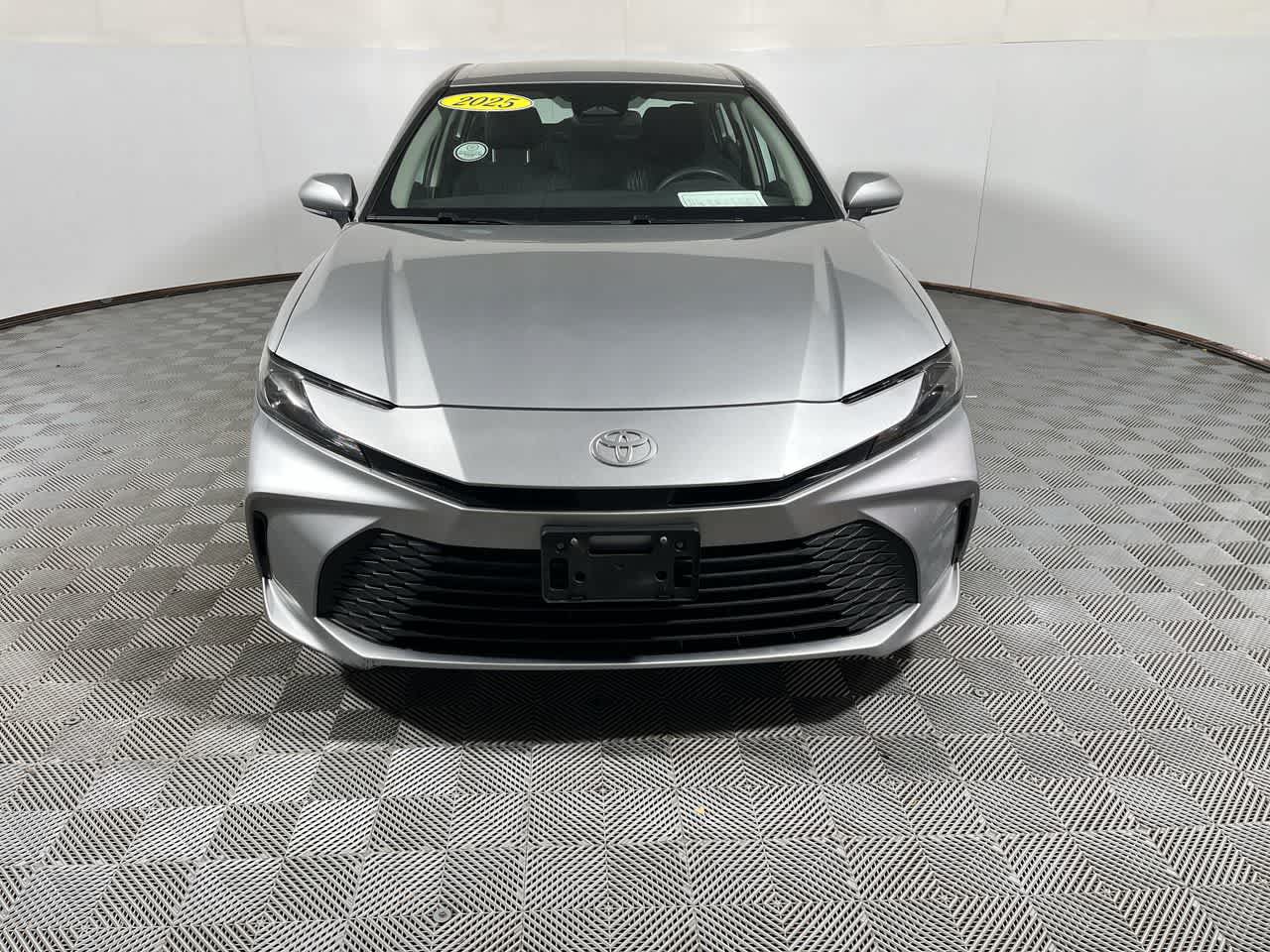 Used 2025 Toyota Camry LE FWD image 3