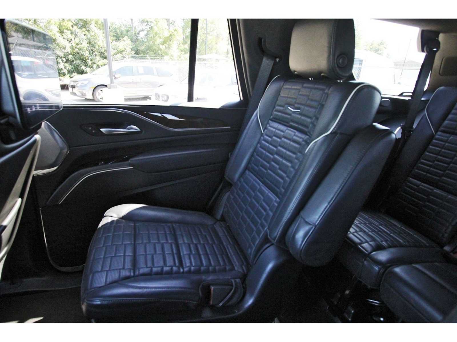 Used 2024 Cadillac Escalade Sport Platinum w/ LPO, ONYX Package AWD/4WD image 9