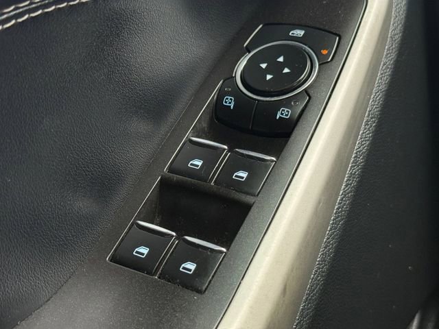 Used 2021 Ford Explorer XLT image 25