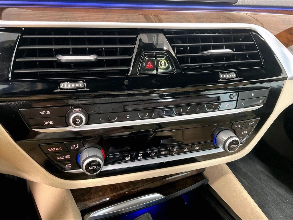Used 2019 BMW 530e xDrive w/ Convenience Package AWD/4WD image 26