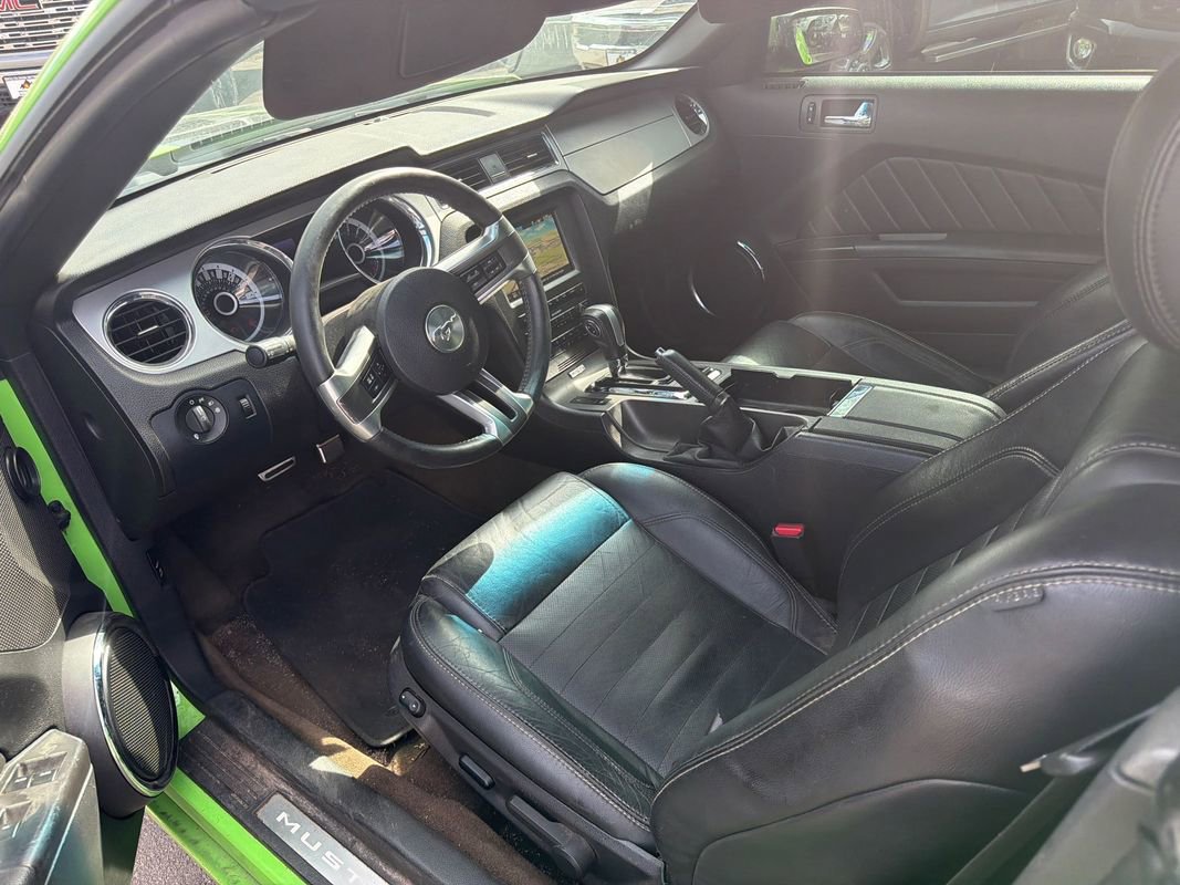 Used 2013 Ford Mustang GT Premium w/ Electronics Pkg RWD image 9