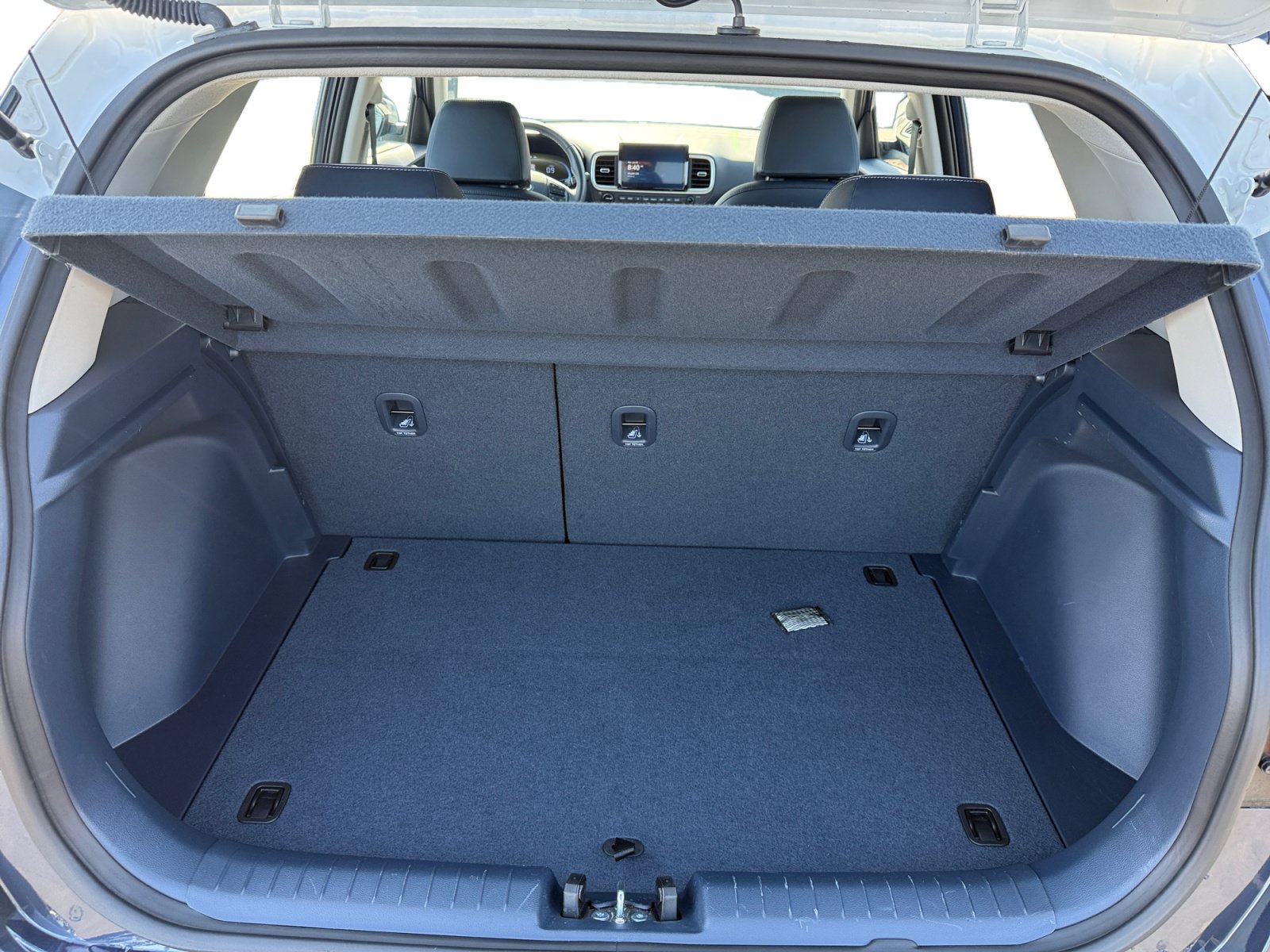 Certified 2025 Hyundai Venue Limited FWD image 17