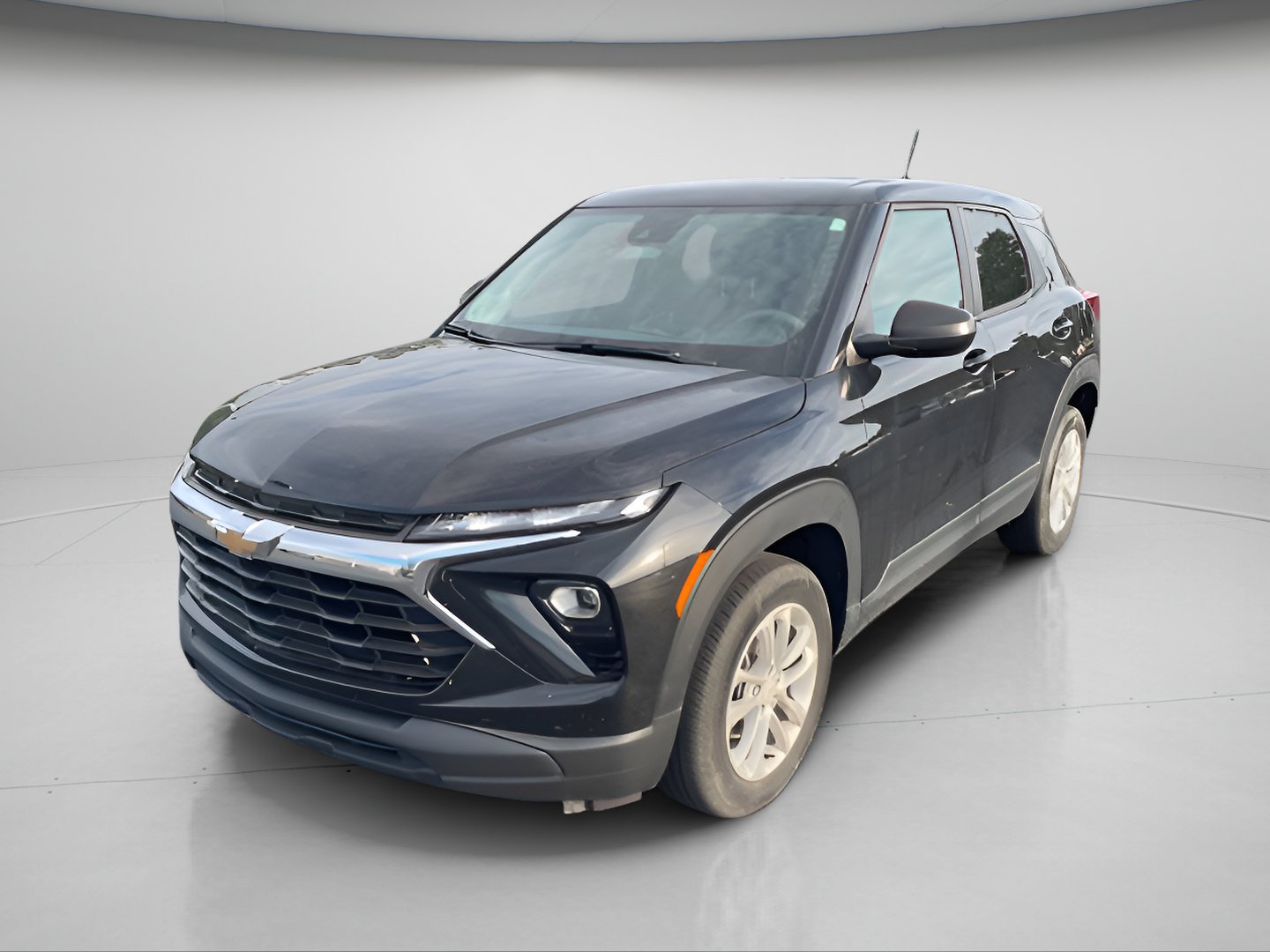 Used 2024 Chevrolet TrailBlazer LS w/ LS Convenience Package AWD/4WD image 2