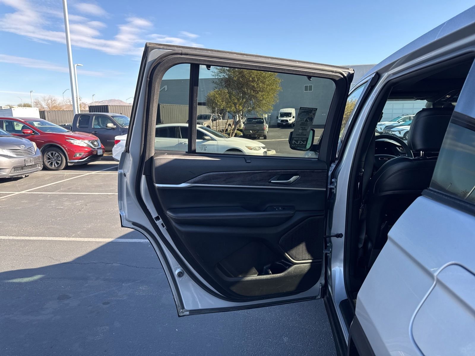 Used 2024 Jeep Grand Cherokee L Limited w/ Luxury Tech Group II image 19