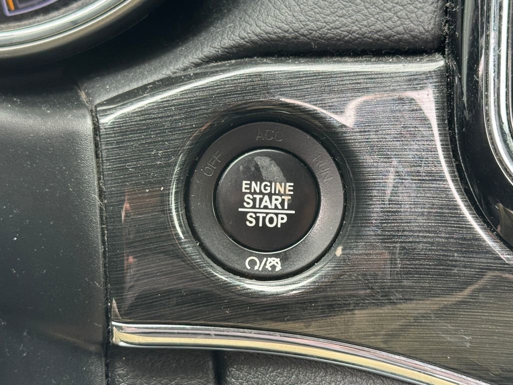 Used 2019 Jeep Grand Cherokee Trailhawk AWD/4WD image 12