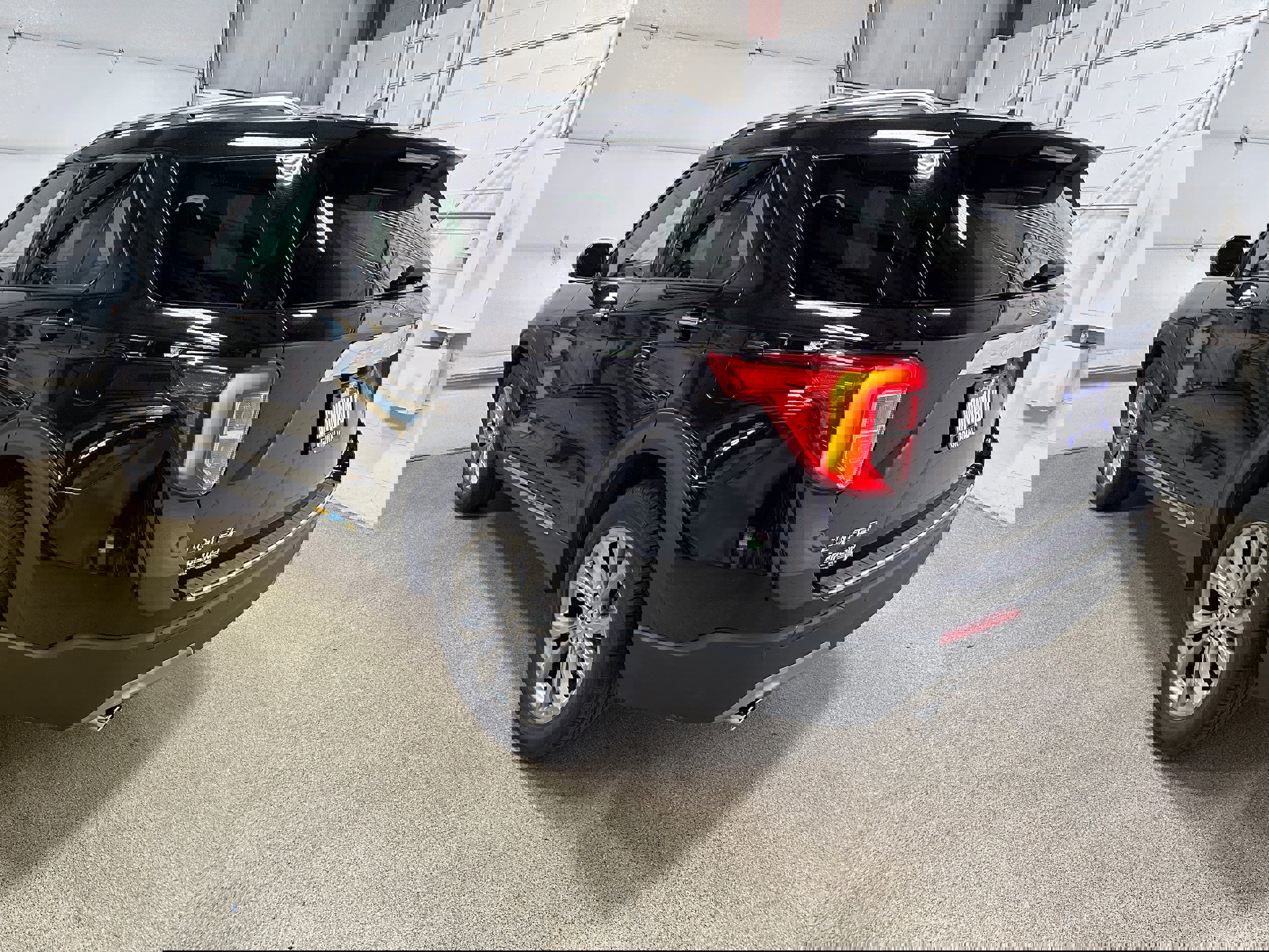 Certified 2023 Ford Explorer Limited w/ Equipment Group 301A image 6