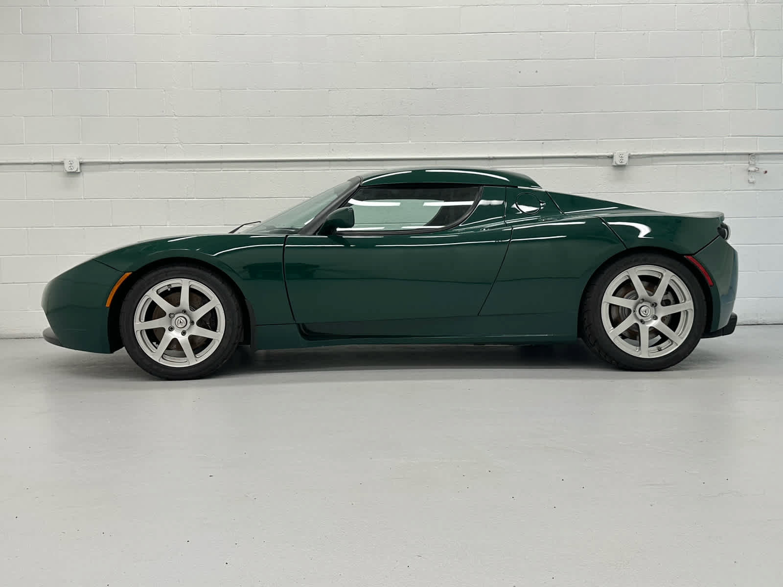 Used 2008 Tesla Roadster RWD image 3