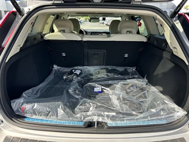 New 2025 Volvo V60 B5 Cross Country Plus w/ Protection Package Premier AWD/4WD image 7