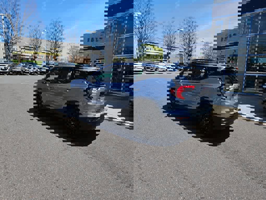 Used 2023 GMC Terrain SLE w/ Driver Convenience Package image 9