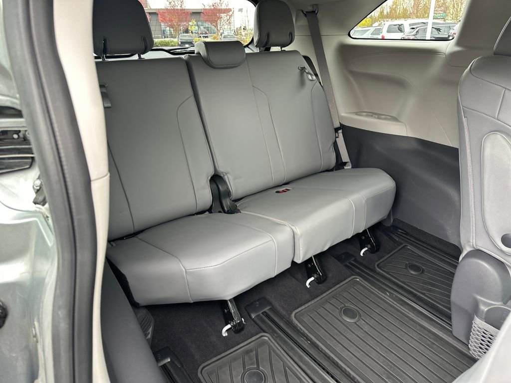 Certified 2021 Toyota Sienna XLE image 15