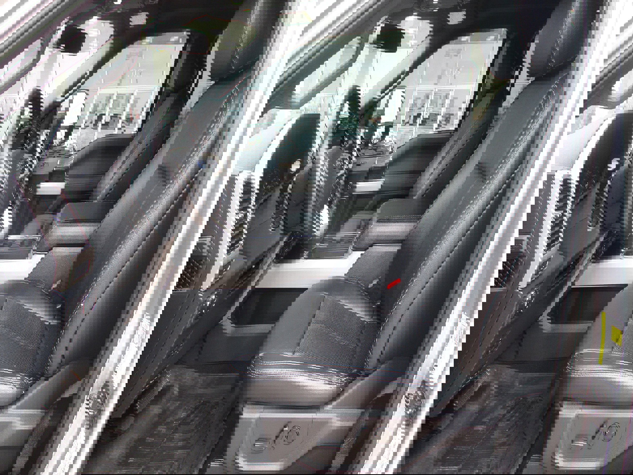 Used 2022 Ford F350 Lariat w/ Lariat Ultimate Package image 5