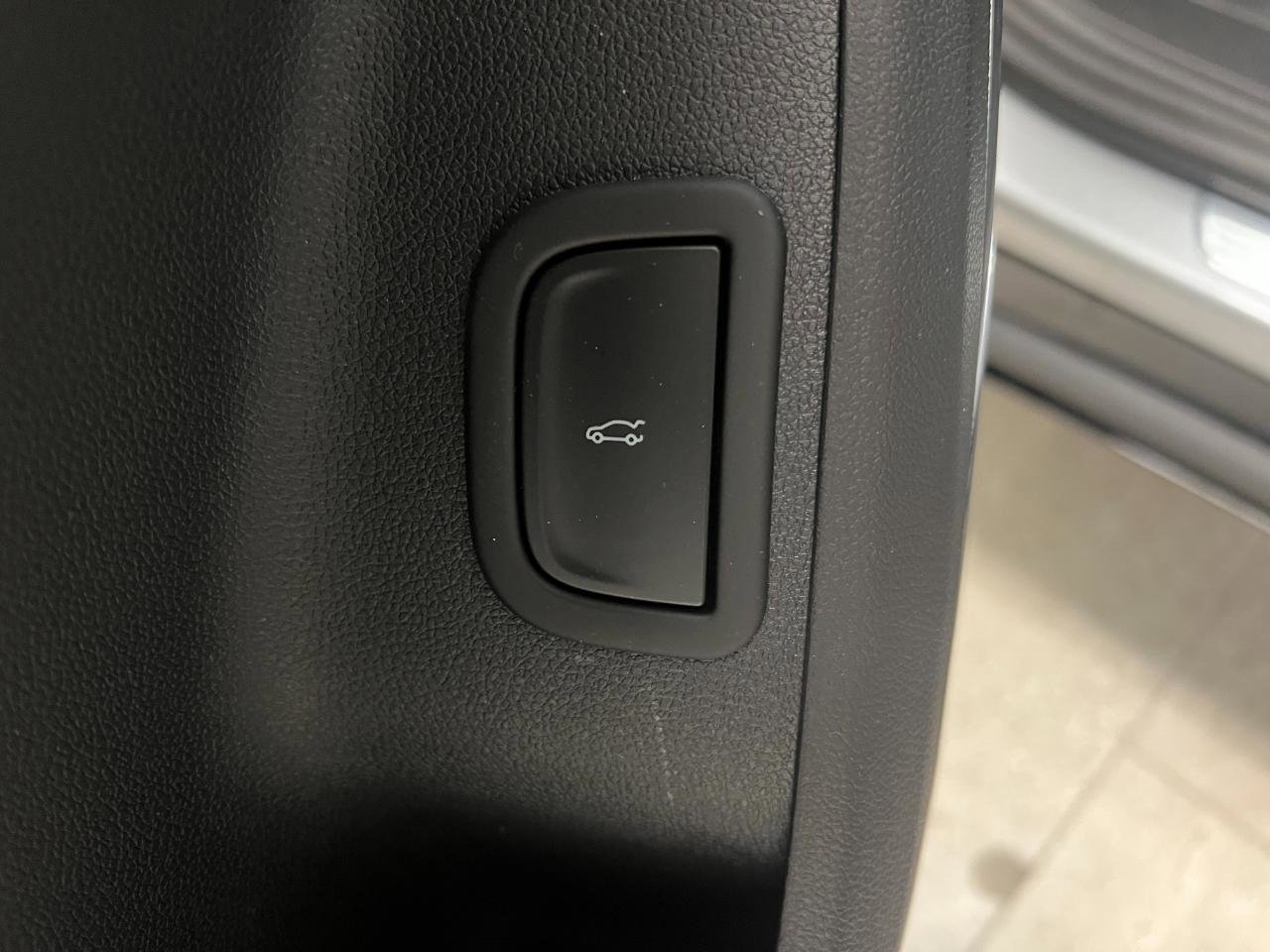 New 2026 Chevrolet Traverse RS w/ LPO, Floor Liner Package AWD/4WD image 37