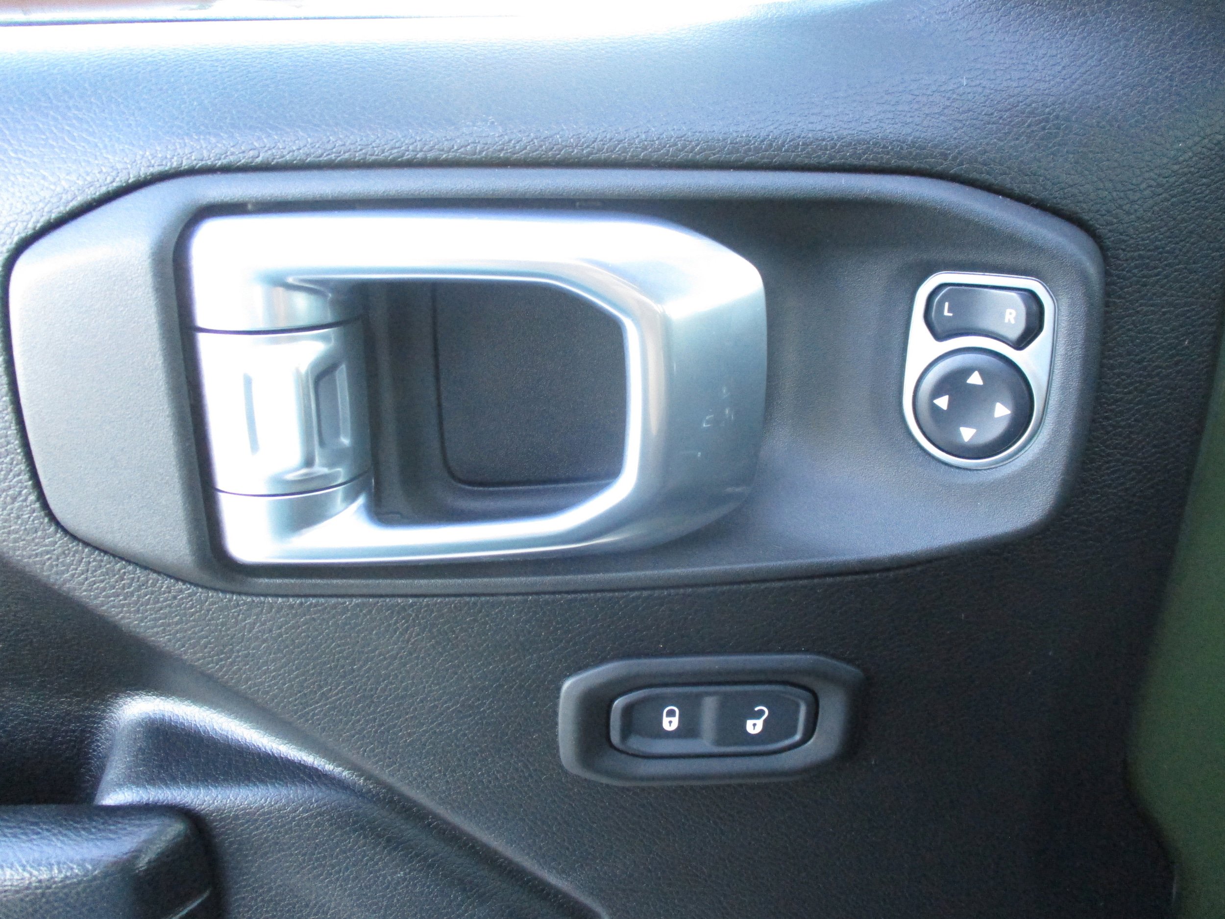 Used 2021 Jeep Wrangler Unlimited Sport image 34