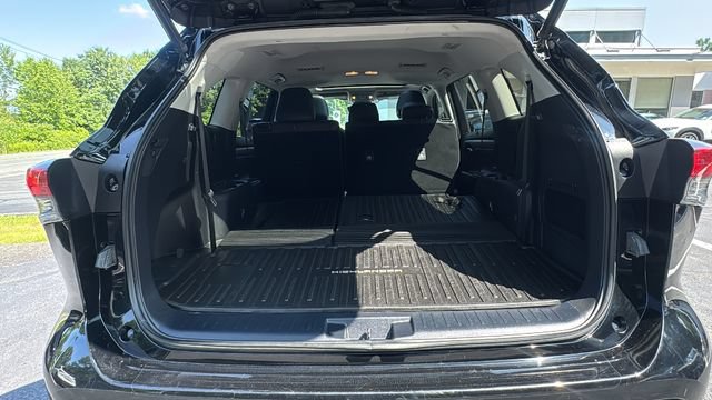 Used 2021 Toyota Highlander XLE AWD/4WD image 15