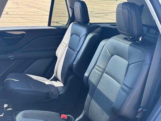 New 2026 Lincoln Aviator AWD image 30