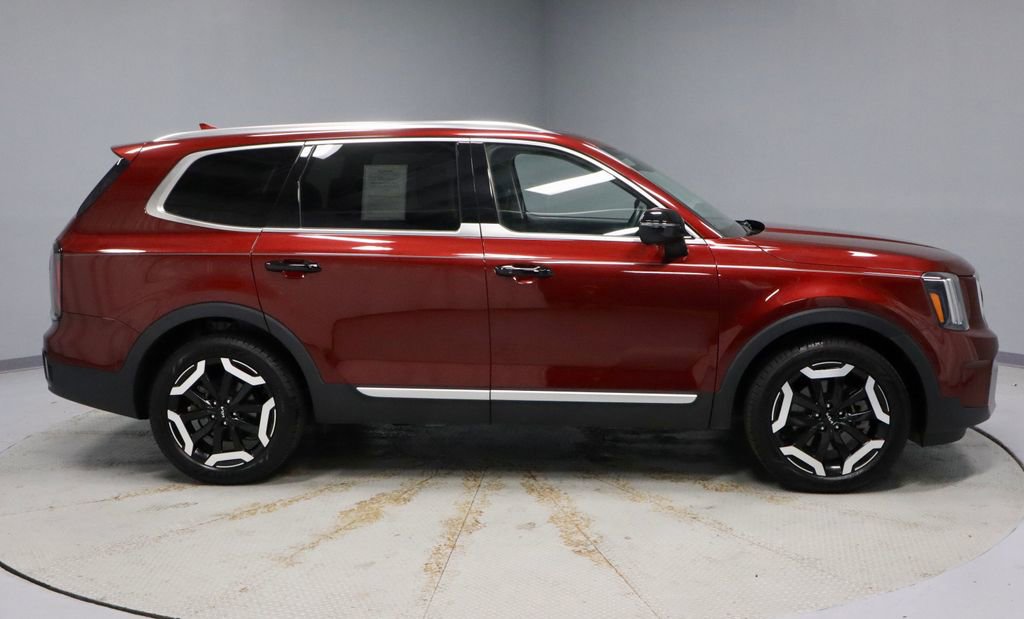 Used 2023 Kia Telluride EX w/ EX Captain's Chair Package image 14
