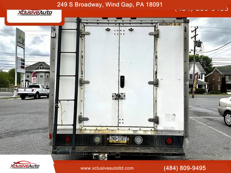 Used 2005 Ford E-350 and Econoline 350 Super Duty image 4