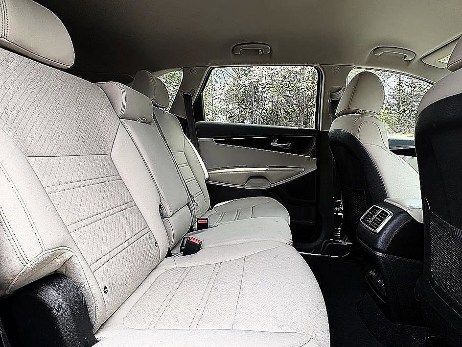 Used 2019 Kia Sorento LX w/ LX Convenience Package image 13