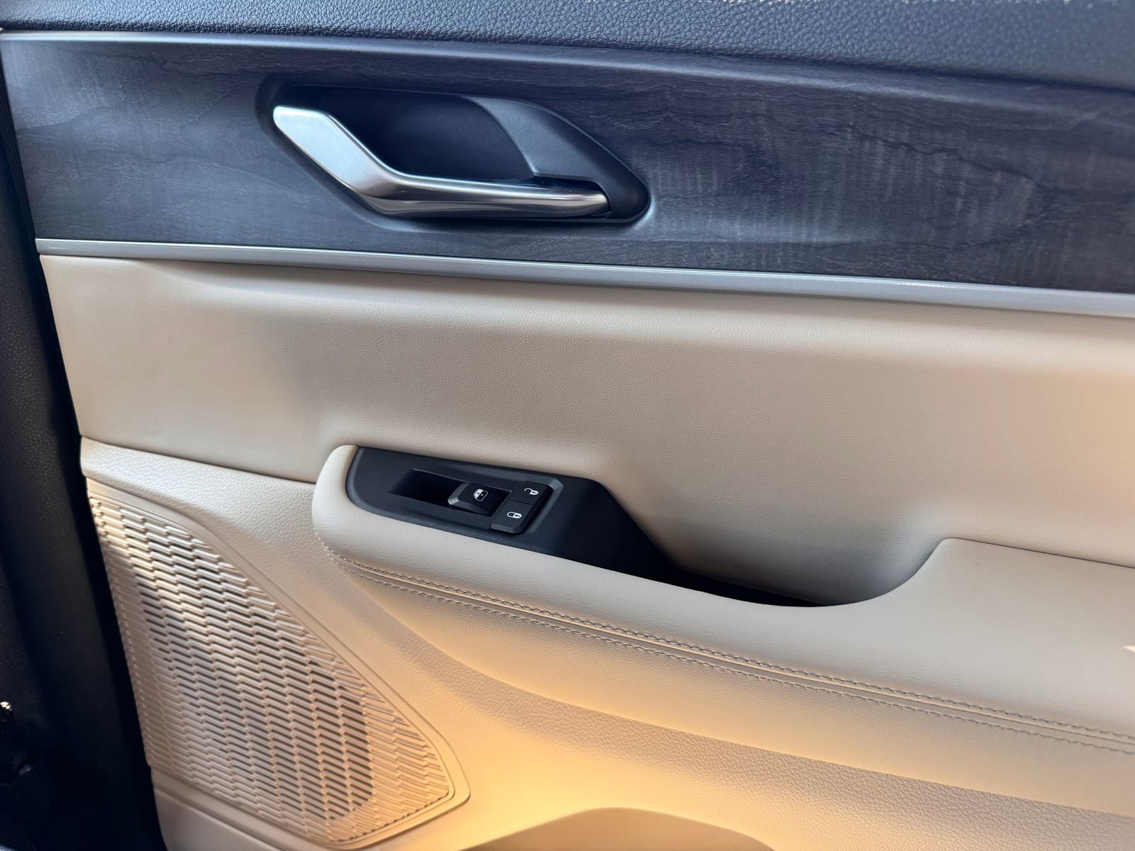 New 2025 Jeep Grand Cherokee Limited w/ Luxury Tech Group II image 29