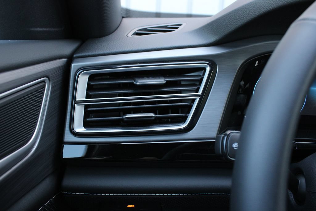 New 2026 Volkswagen Atlas Cross Sport SE AWD/4WD image 8