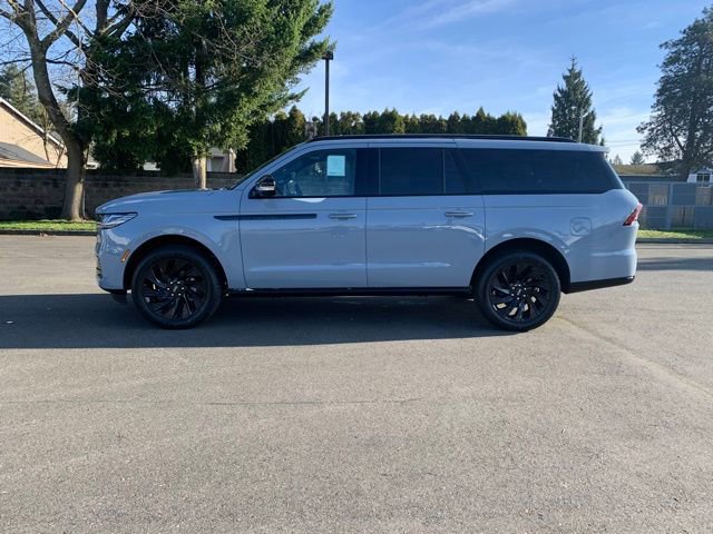 New 2026 Lincoln Navigator L Reserve w/ Jet Appearance Package image 2
