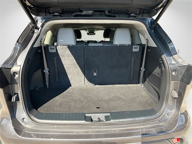 Used 2022 Toyota Highlander XLE image 26