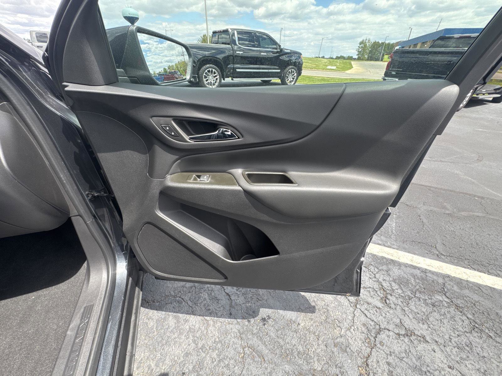 Used 2023 Chevrolet Equinox LT FWD image 19
